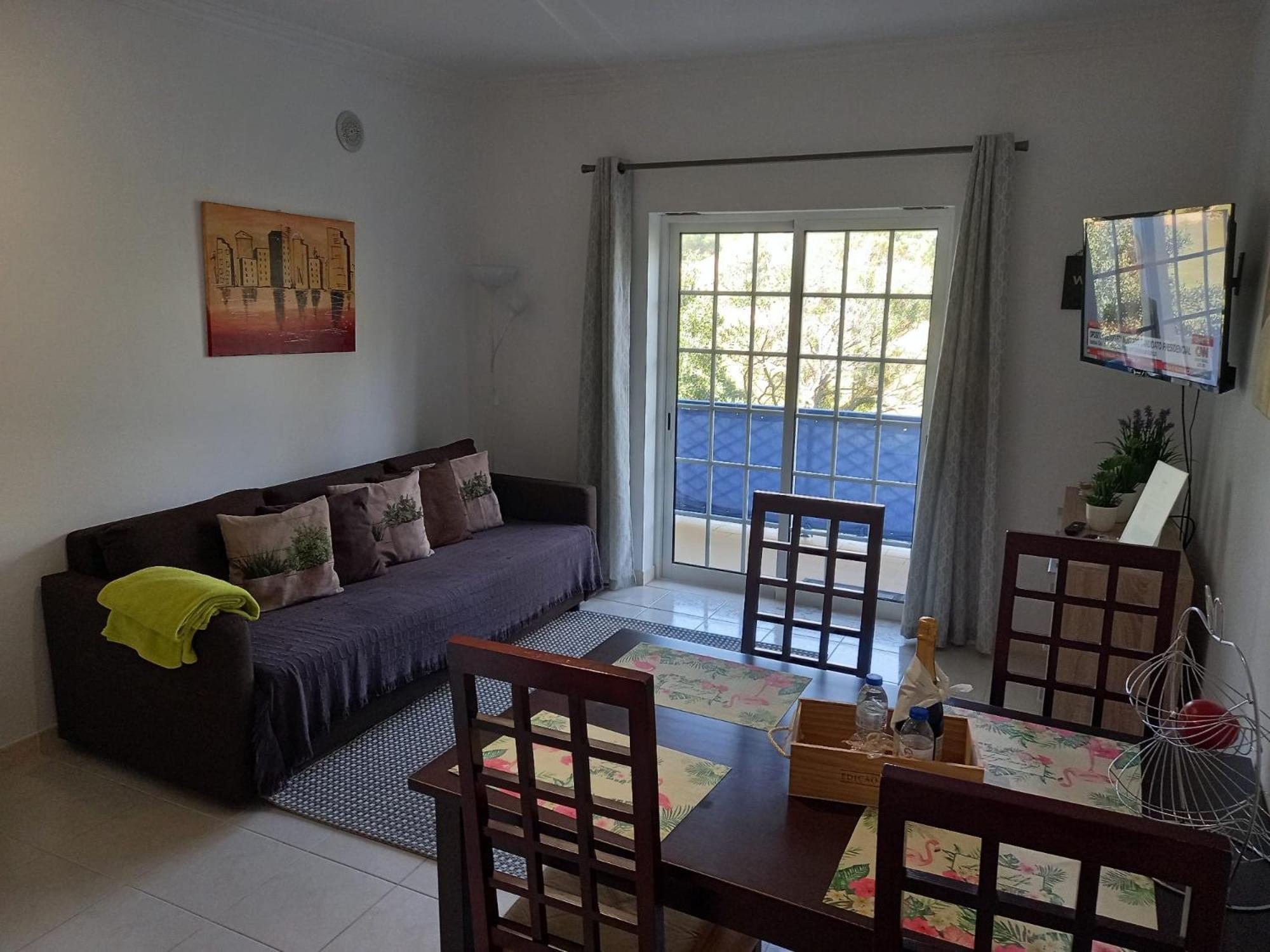 Flamingo's W/ 2 Swimming Pool Apartment