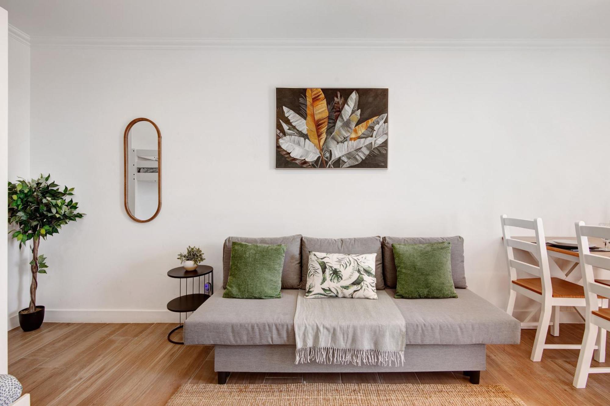 Apartment Lovely And New In Oura