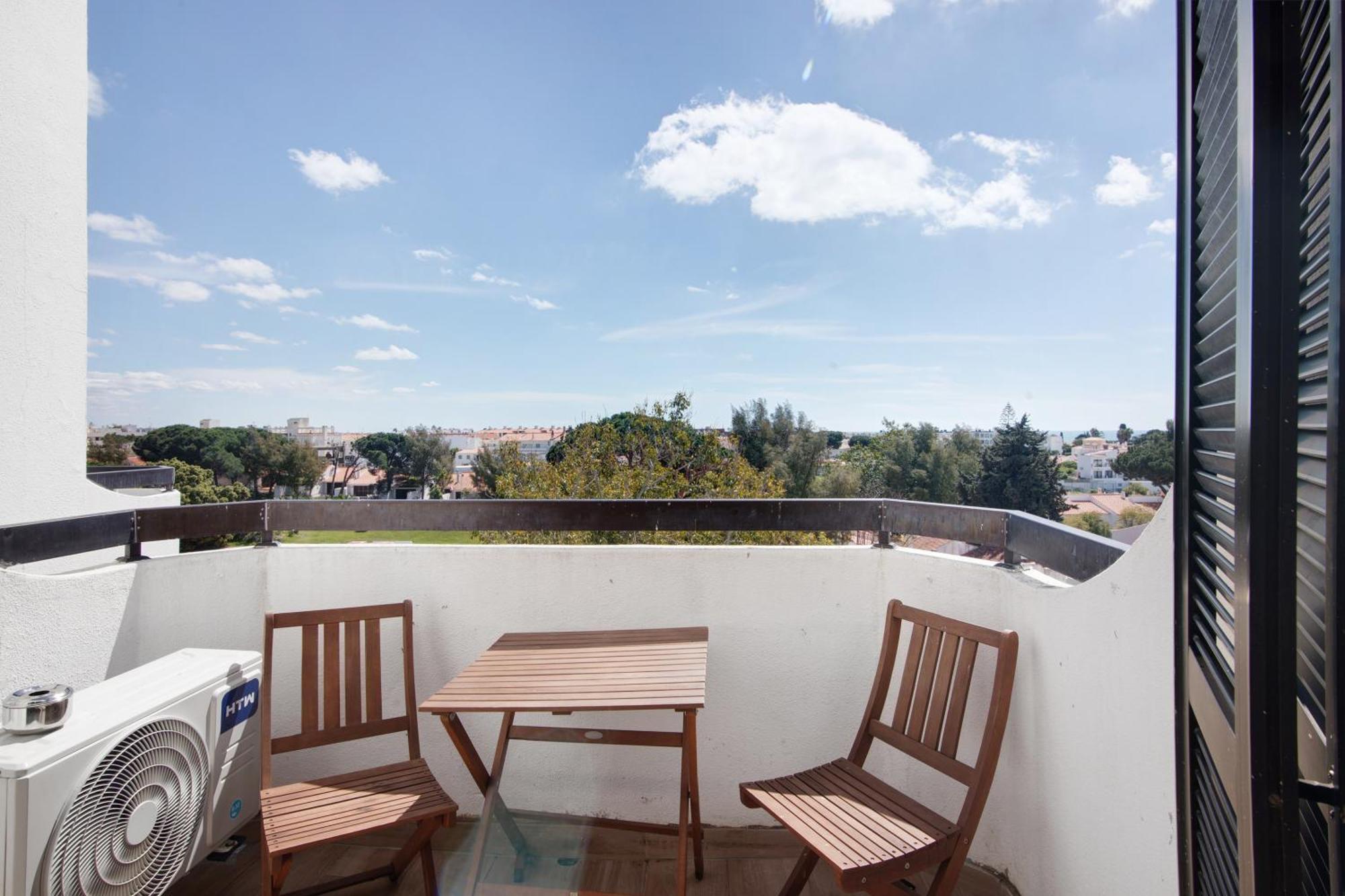 Lovely And New In Oura Apartment