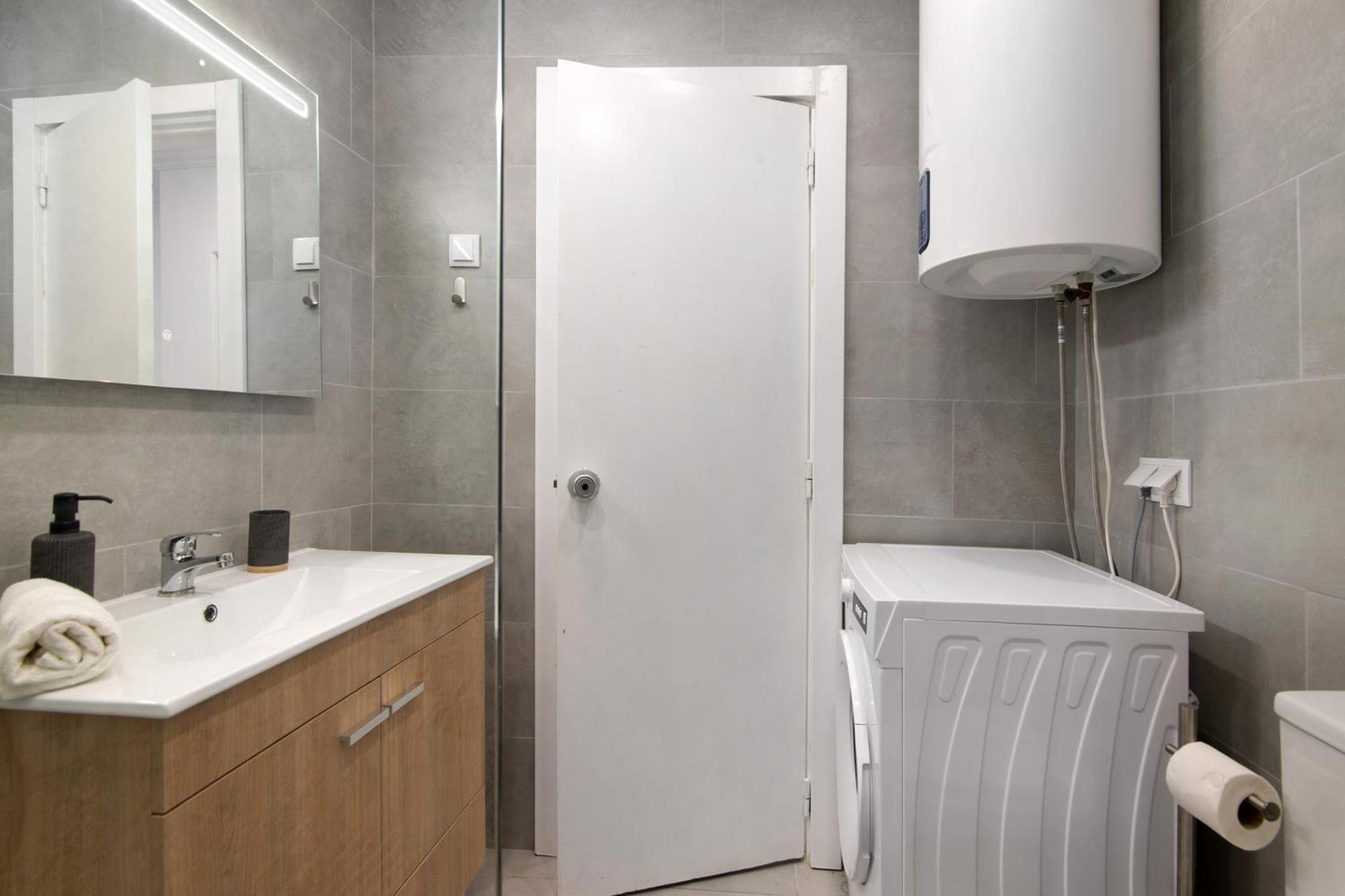 Lovely And New In Oura Apartment