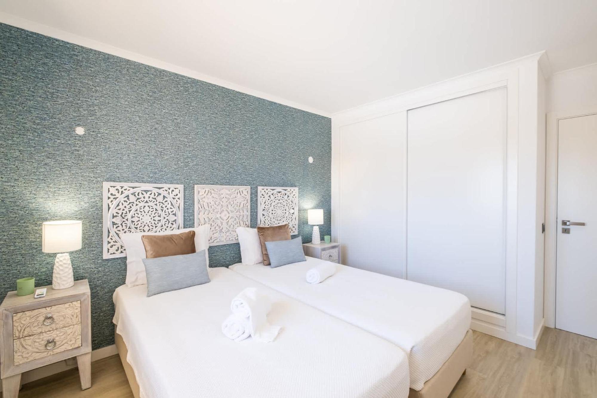 Riu - Close To Bars Shops And Restaurants *