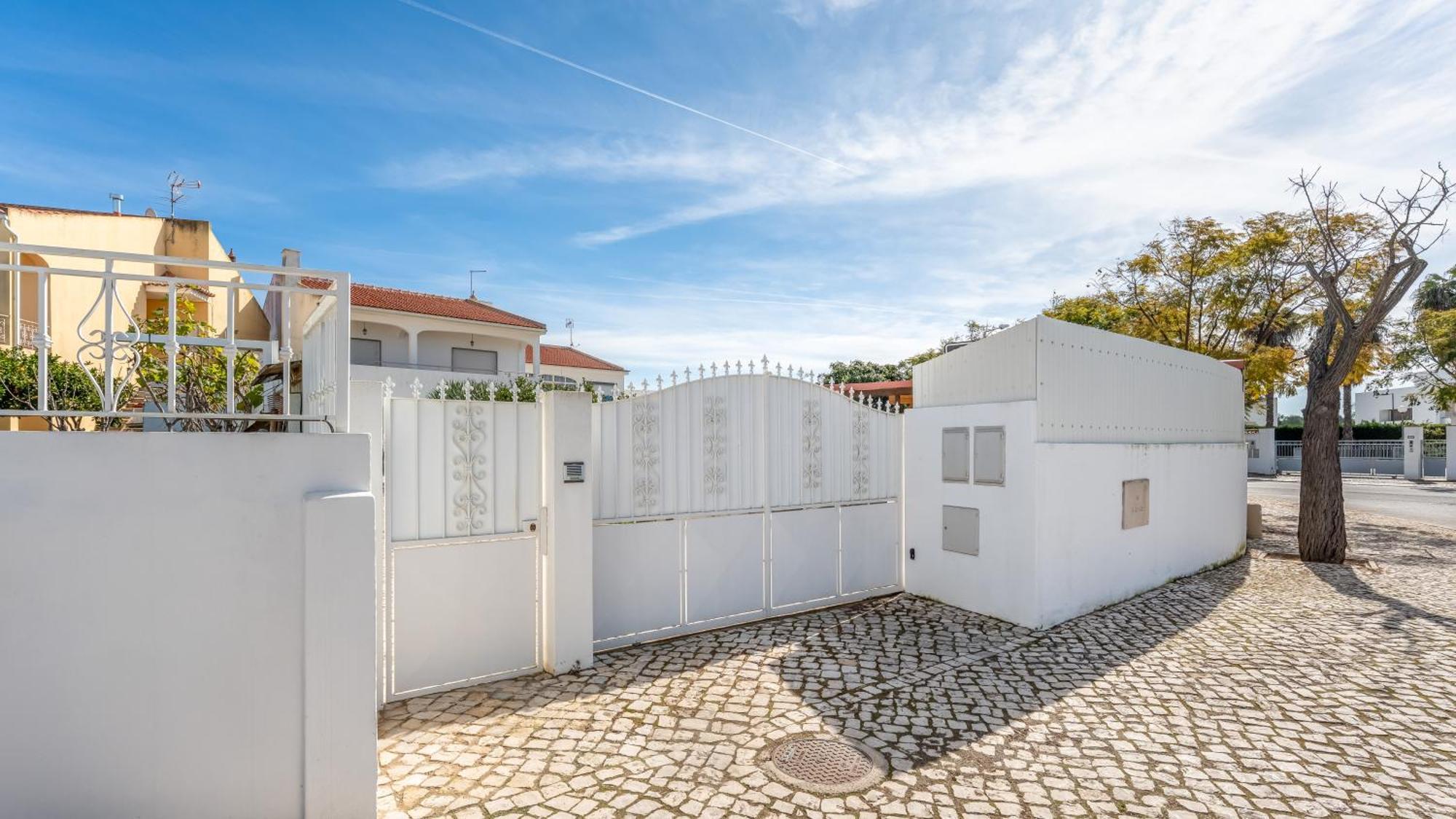 Apartment Sunny 3bdr With Pool In Ferreiras By Lovelystay Albufeira