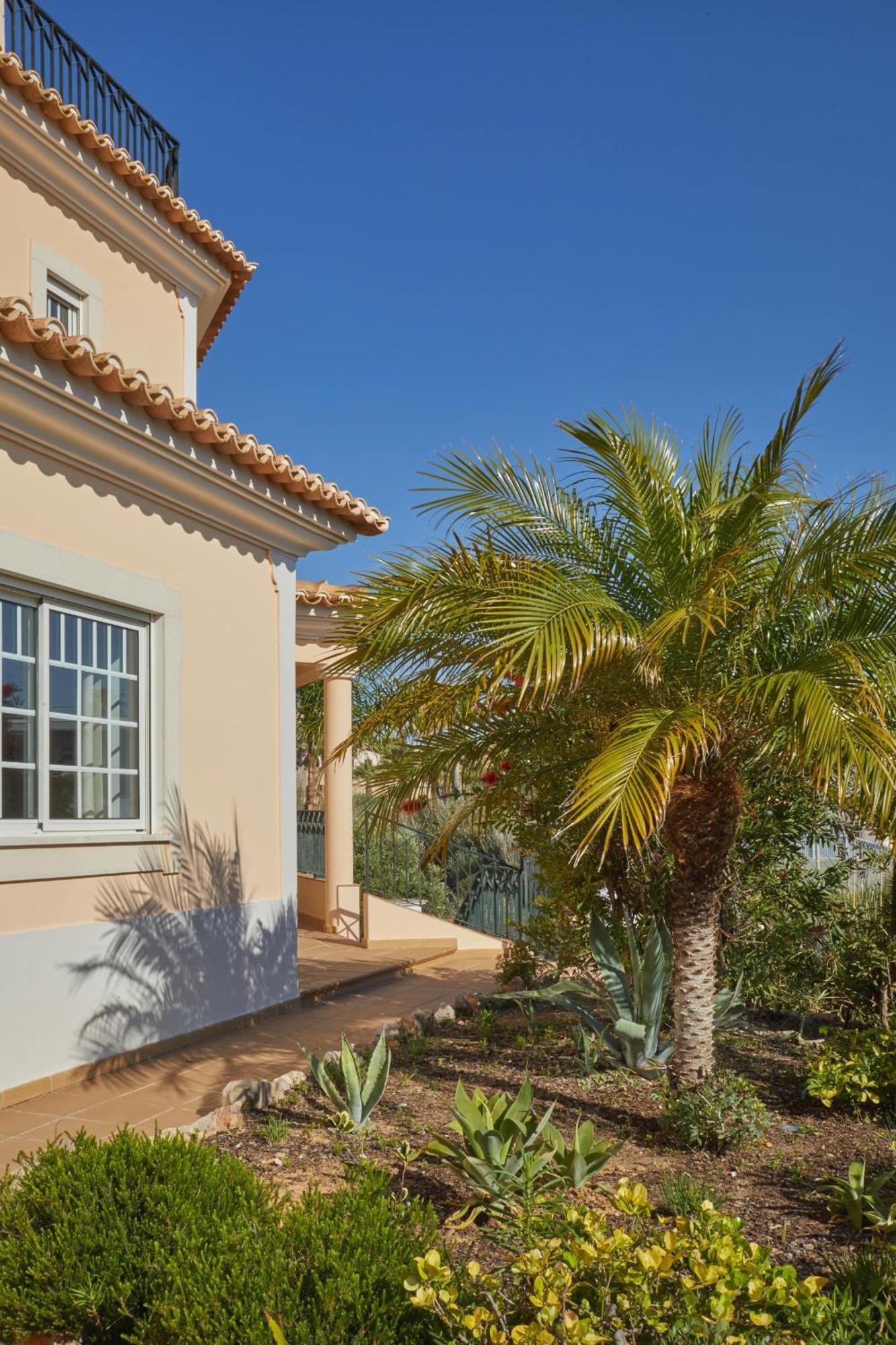 Monte Oliveiras With Private Pool Villa