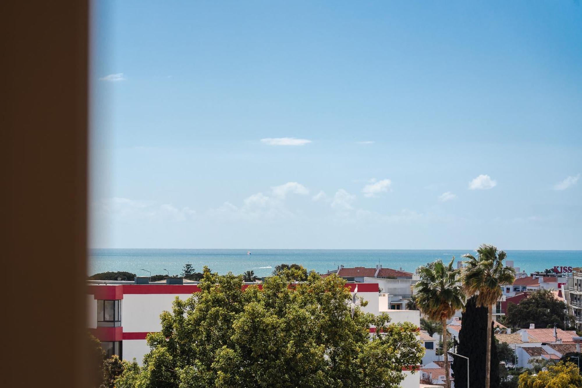 Newly Remodeled 2bd Brilliant Oura Strip 9min