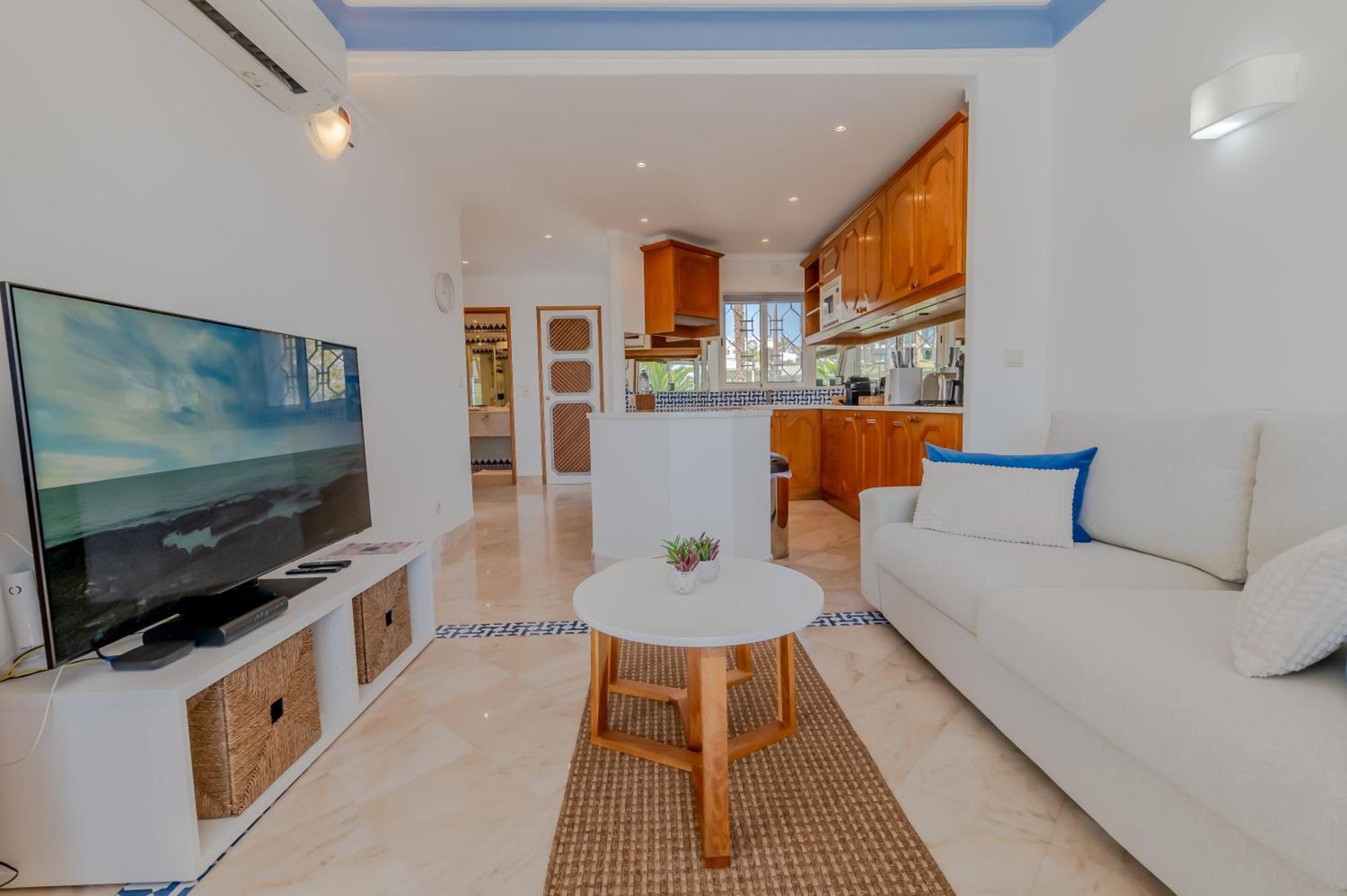 Ocean Vista Retreat With & Pool Access By Drago *