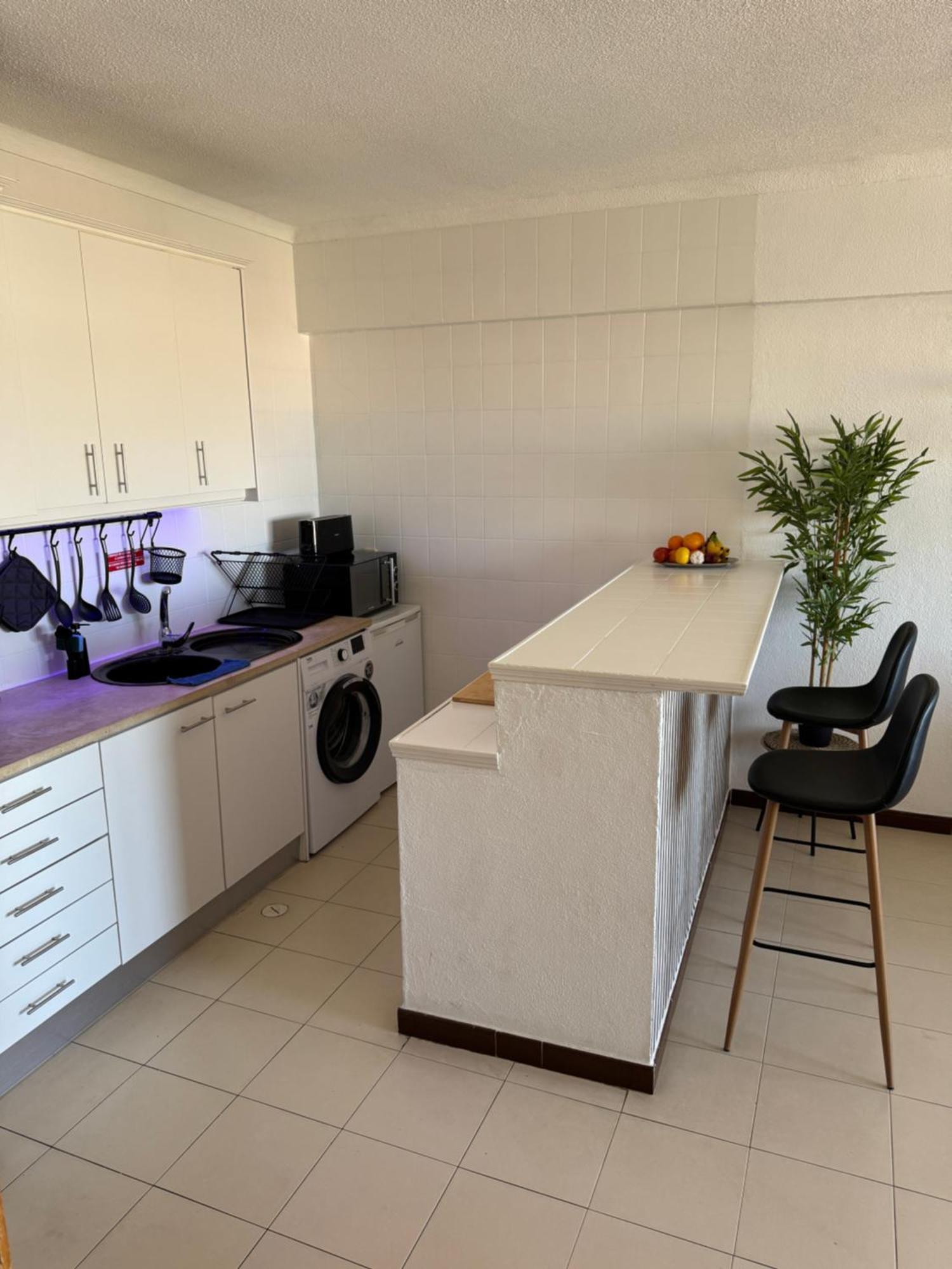 Cozy Sea View With Balcony & Access Apartment *