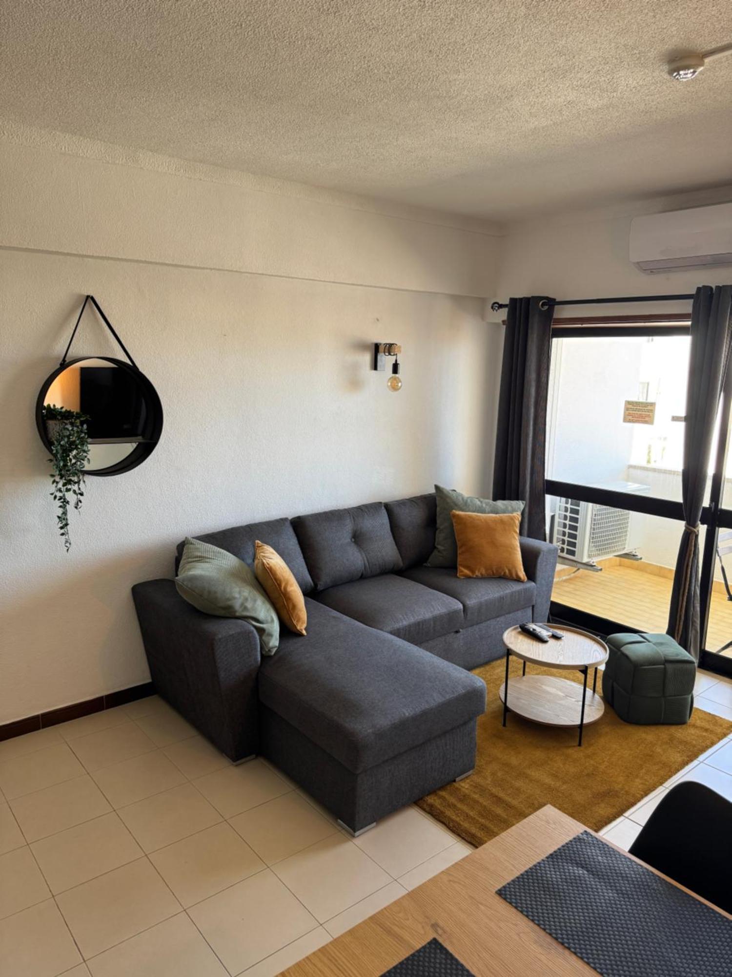 Cozy Sea View With Balcony & Access Apartment *