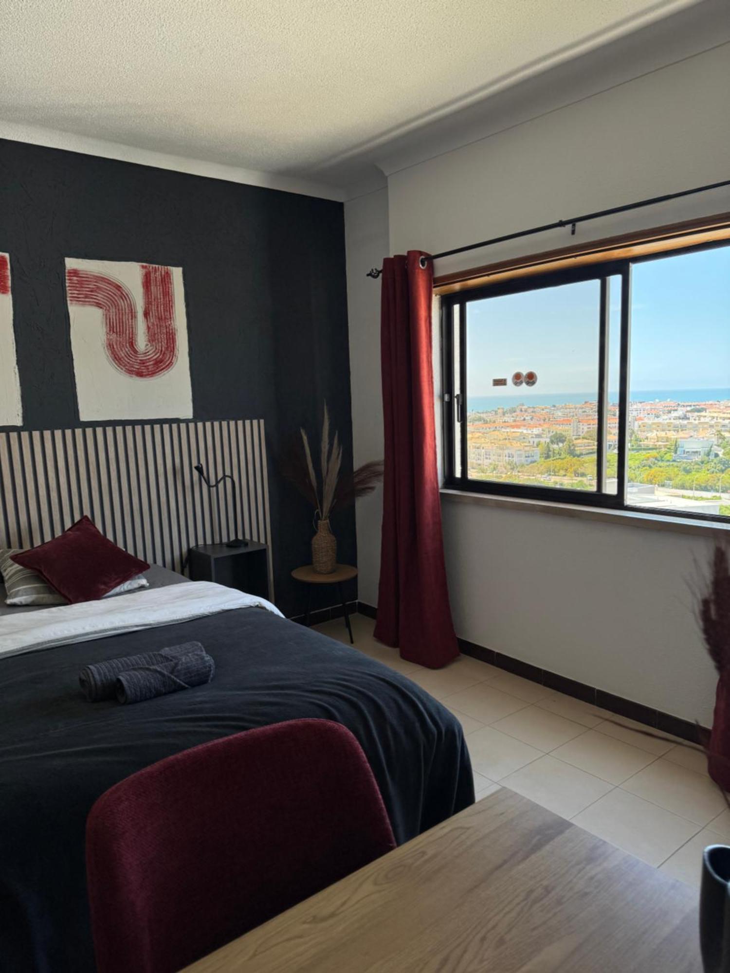 Cozy Sea View With Balcony & Access *