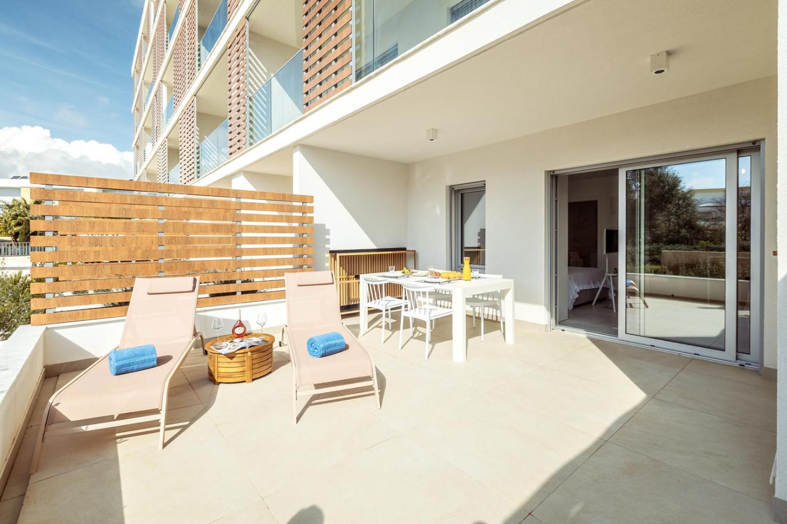 View - Cozy Corner With Pool Apartment