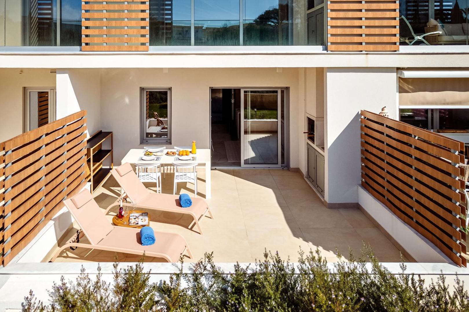 View - Cozy Corner With Pool