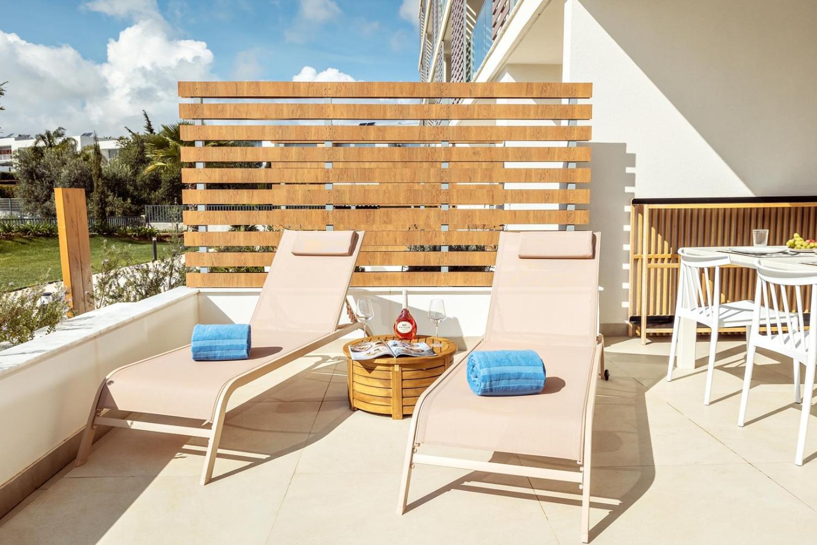 View - Cozy Corner With Pool