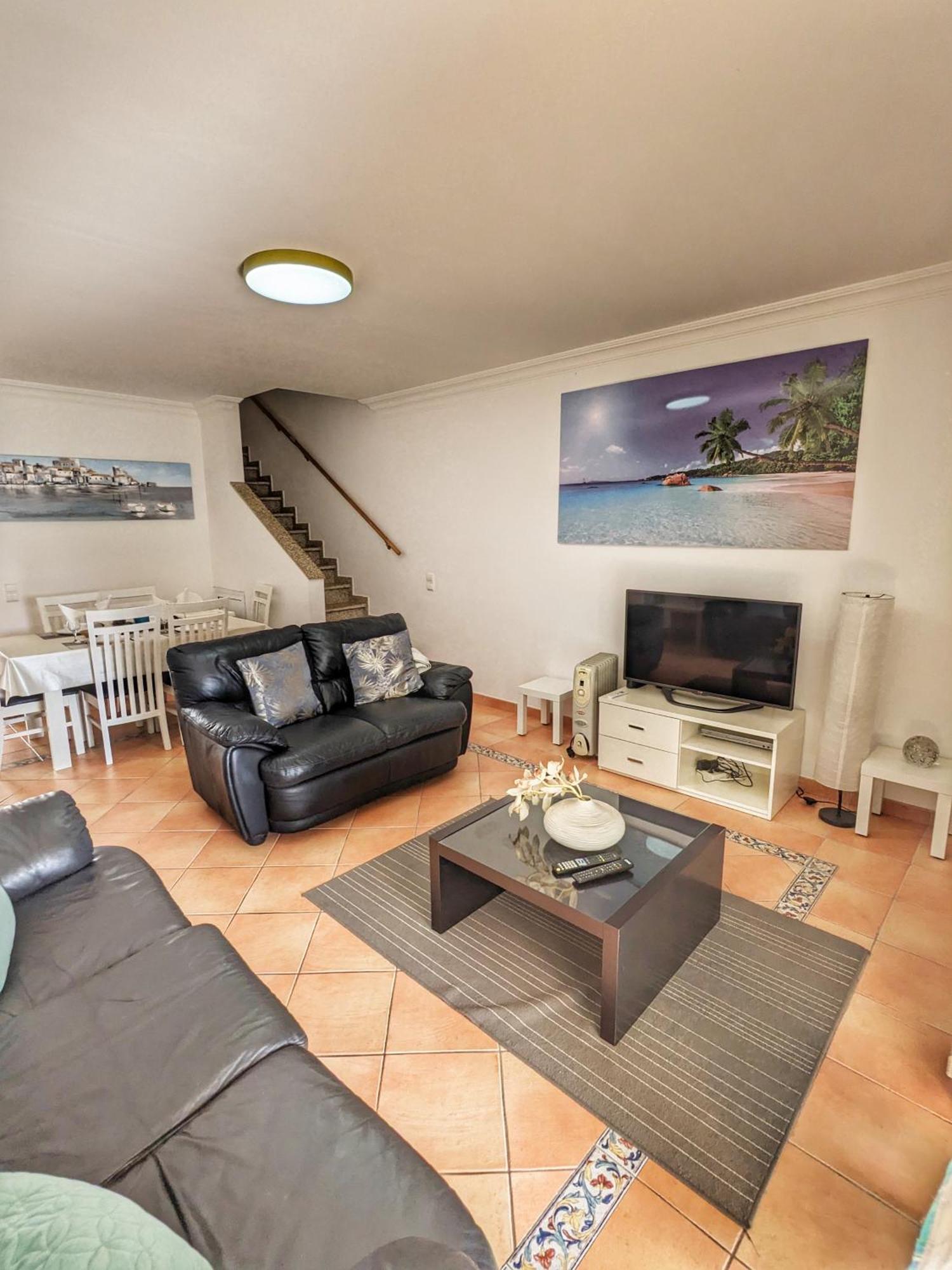 Townhouse 700m From Sao Rafael