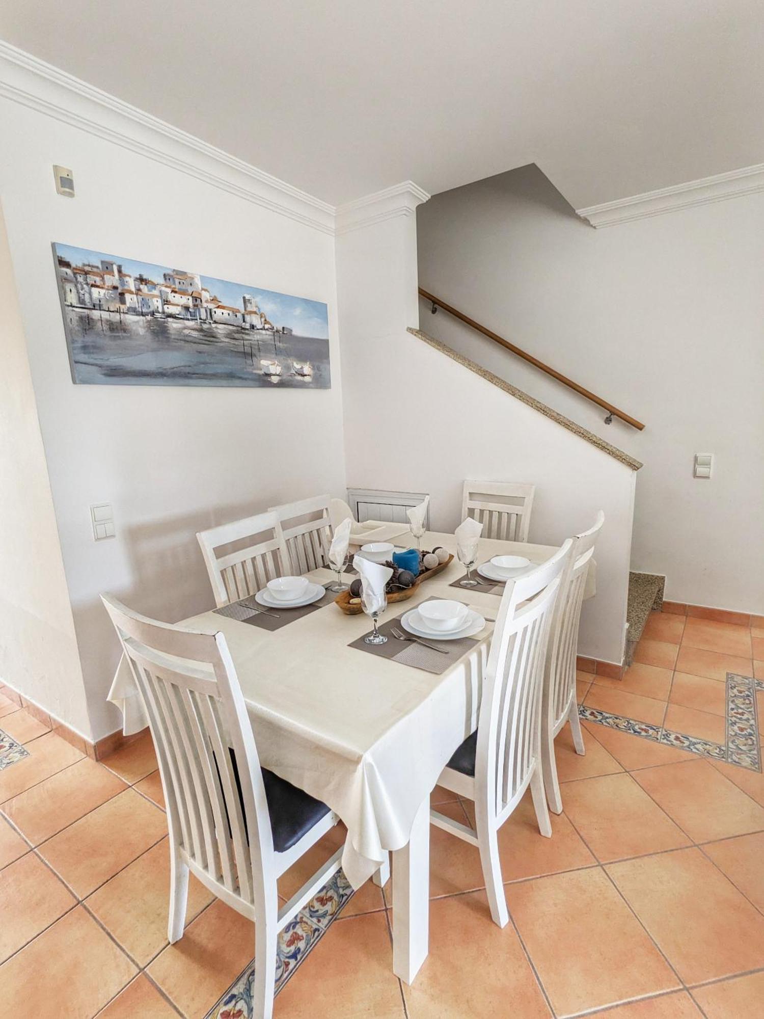 Villa Townhouse 700m From Sao Rafael *