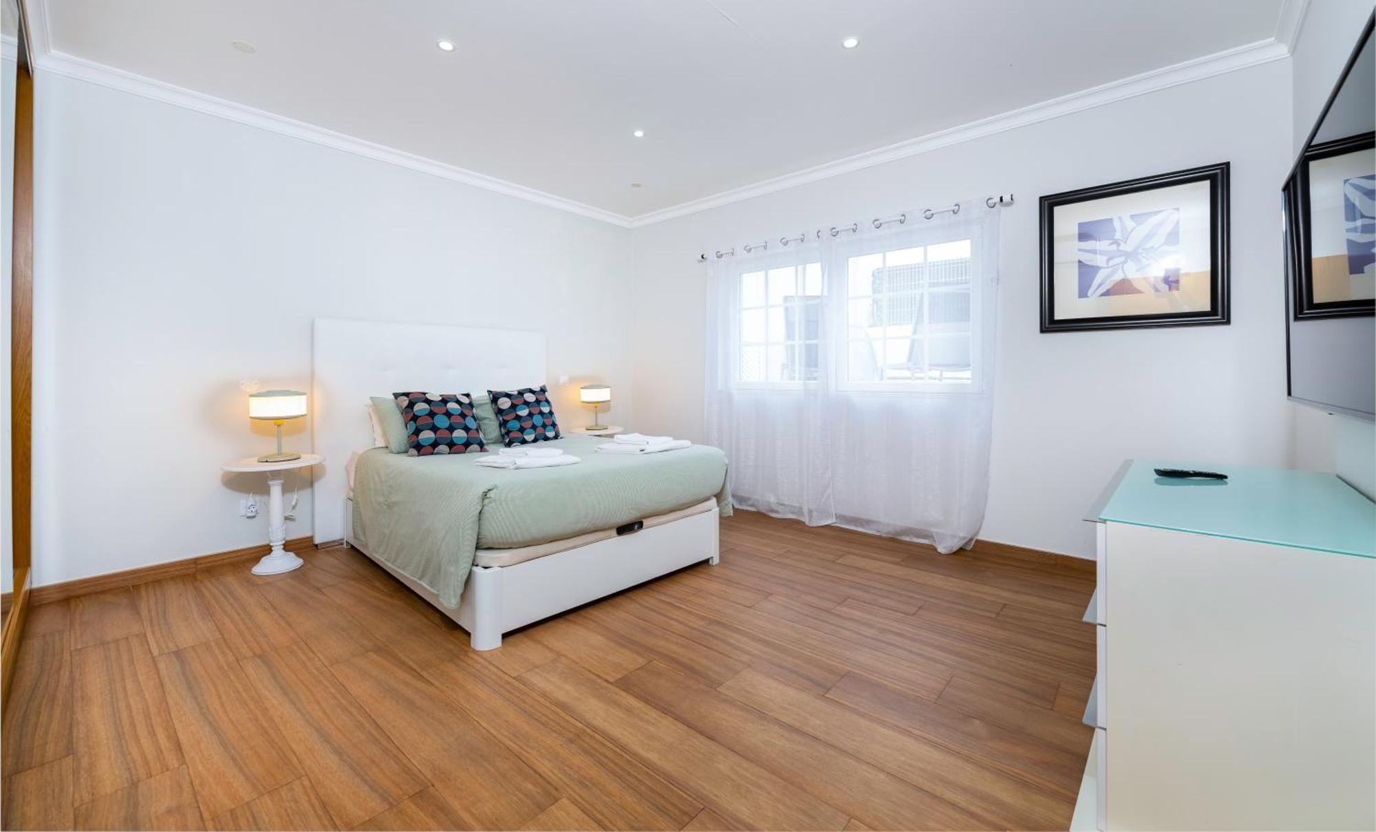 Full Private 180sqm - Terrace Jacuzzi - 200m & Sea View Villa Albufeira
