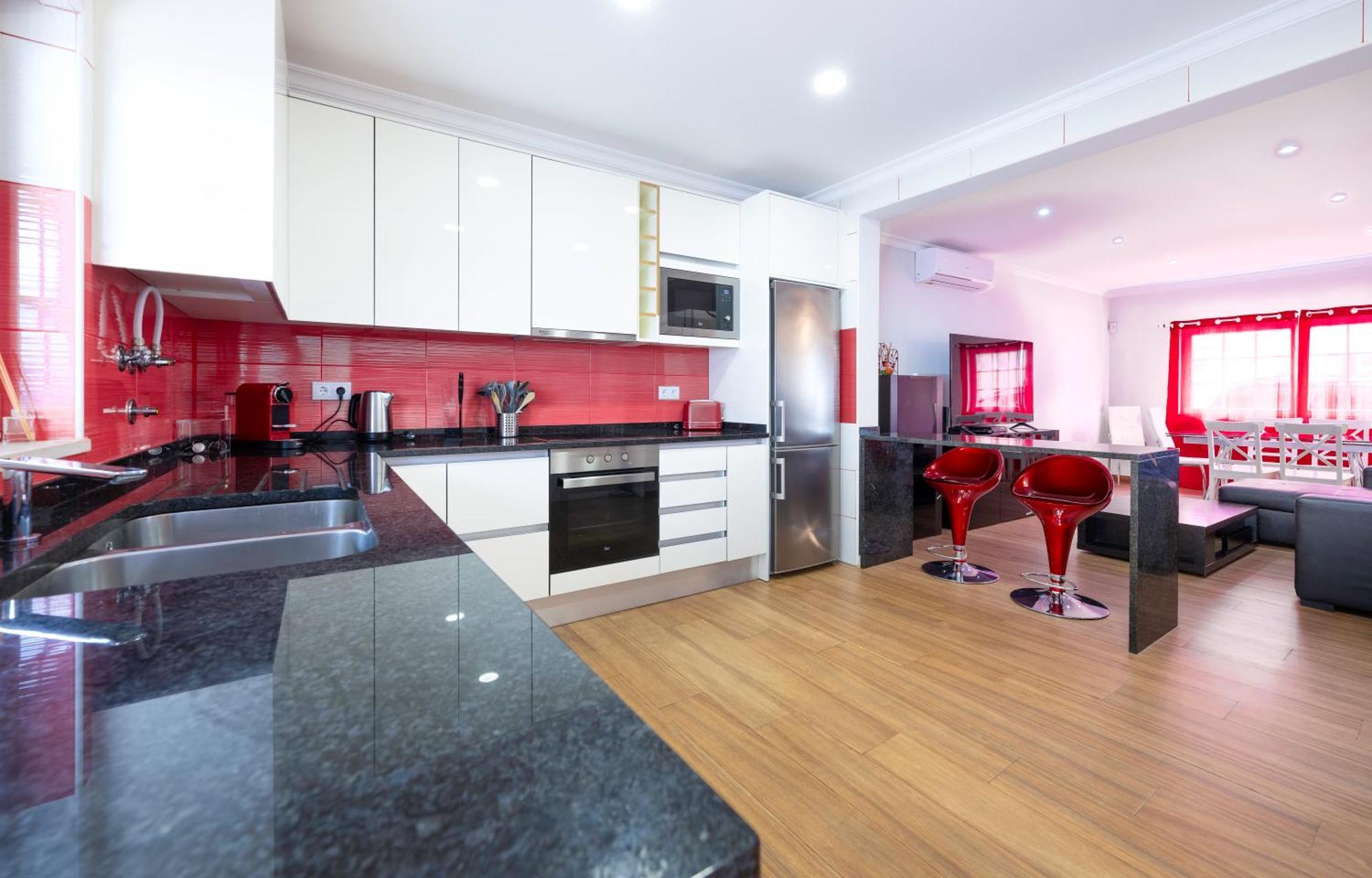 Full Private 180sqm - Terrace Jacuzzi - 200m & Sea View
