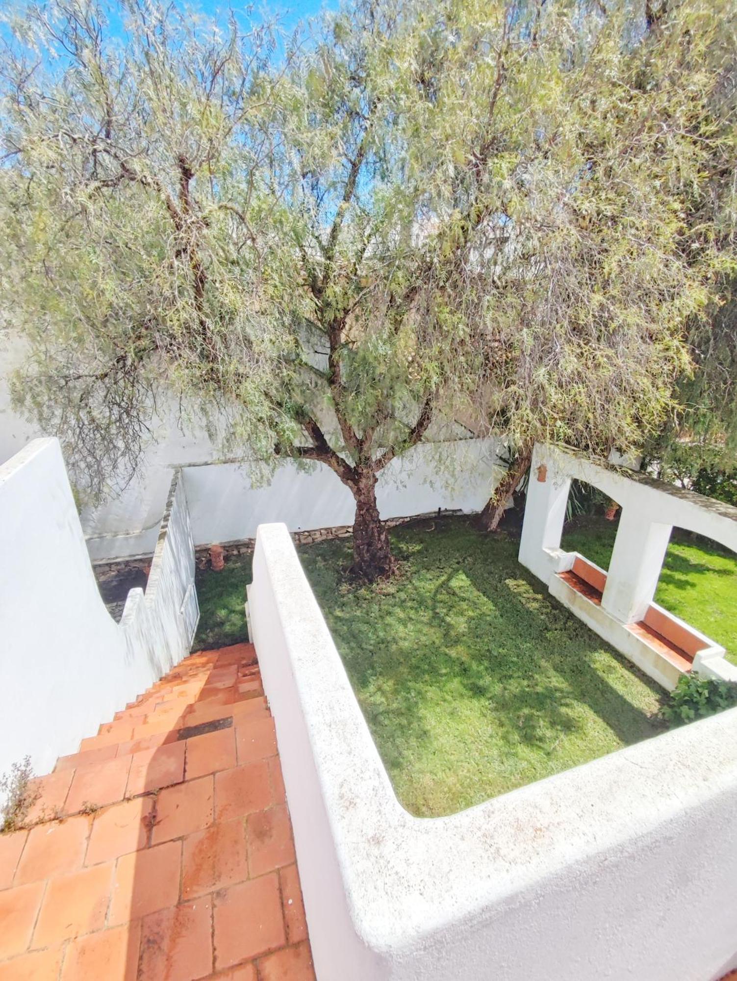 Oura Family House *