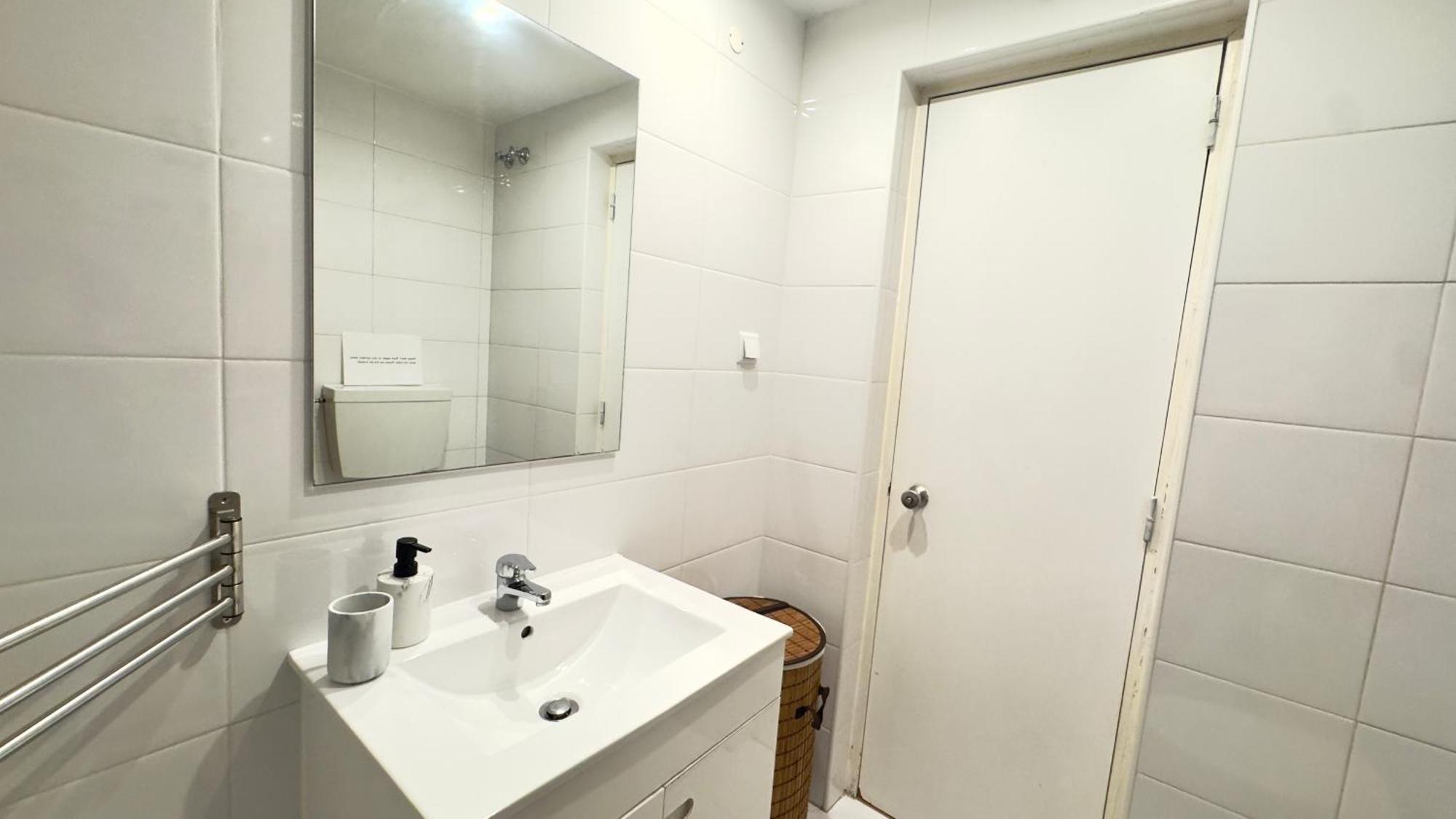 Apartment Cozy And Stylish Just 800m From The - New On Booking!
