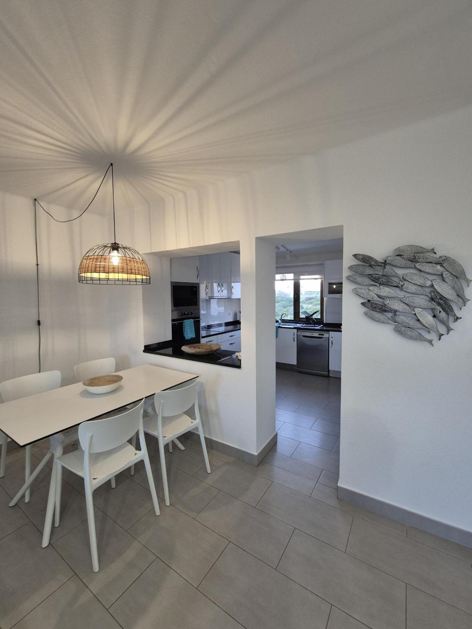 Apartamento T2 86b Na Sao Rafael, Vista Mar - *