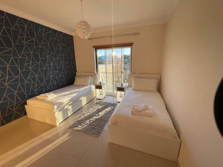 Sunny Condo- Pool & Free Parking Walk To Albufeira