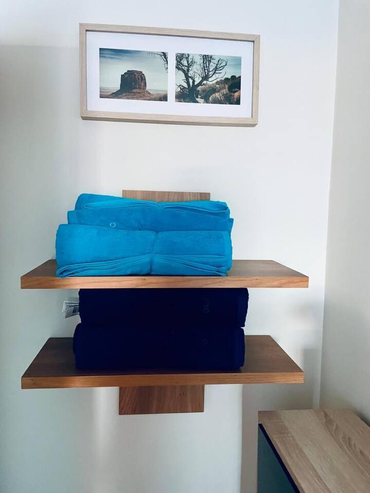 Sunny Condo- Pool & Free Parking Walk To *
