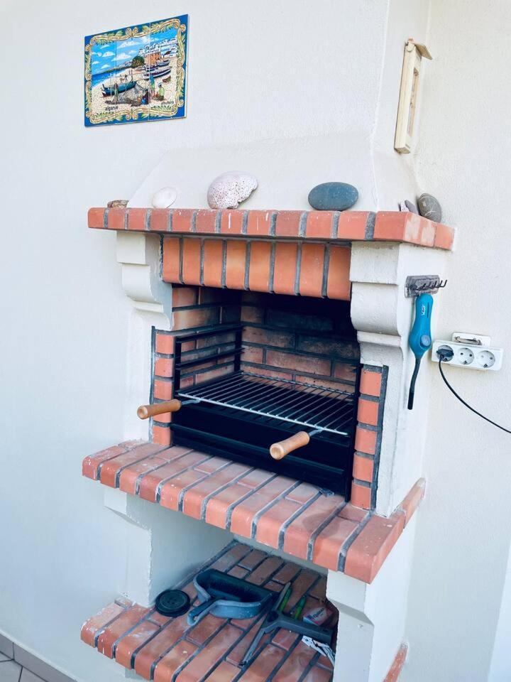 Sunny Condo- Pool & Free Parking Walk To Apartment *