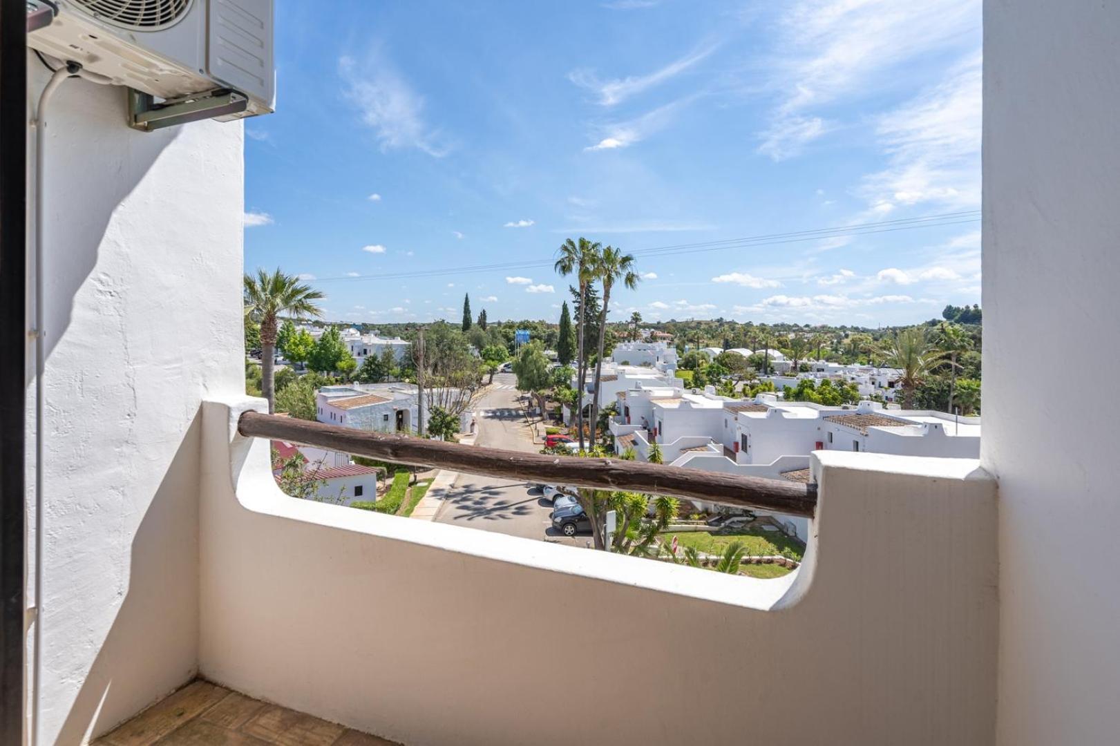 Hostwise - Sunny Flat With A Balcony & Pool