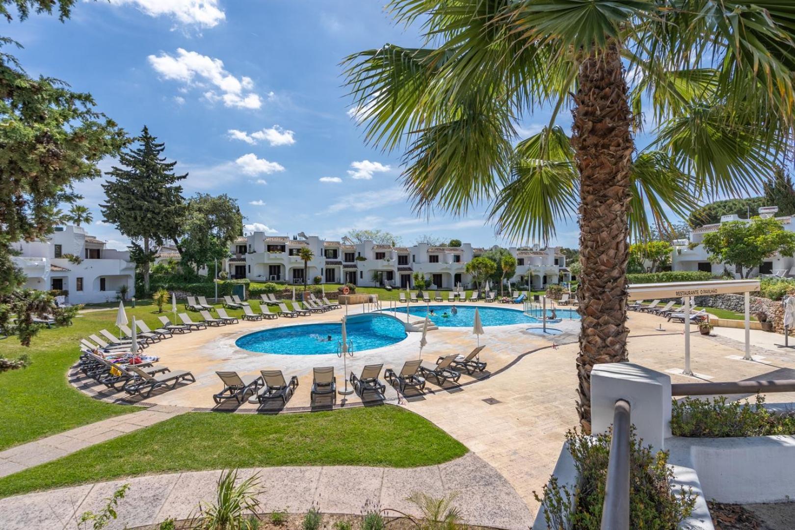 Hostwise - Sunny Flat With A Balcony & Pool Apartamento