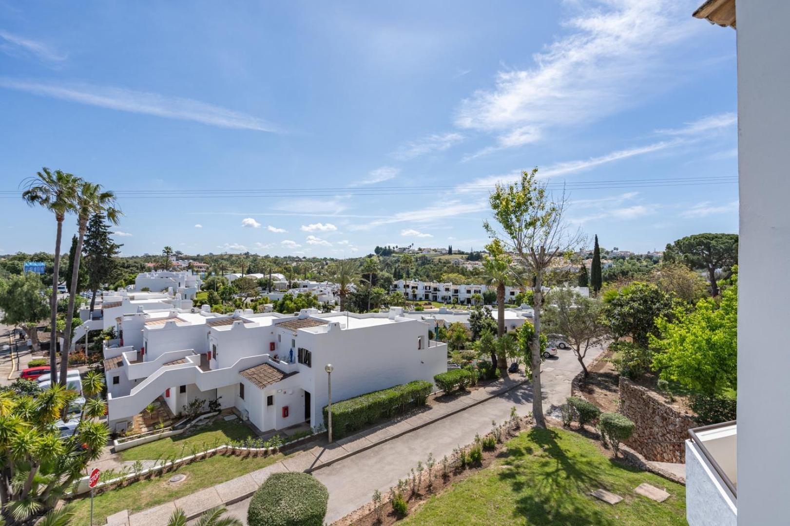 Hostwise - Sunny Flat With A Balcony & Pool * Albufeira