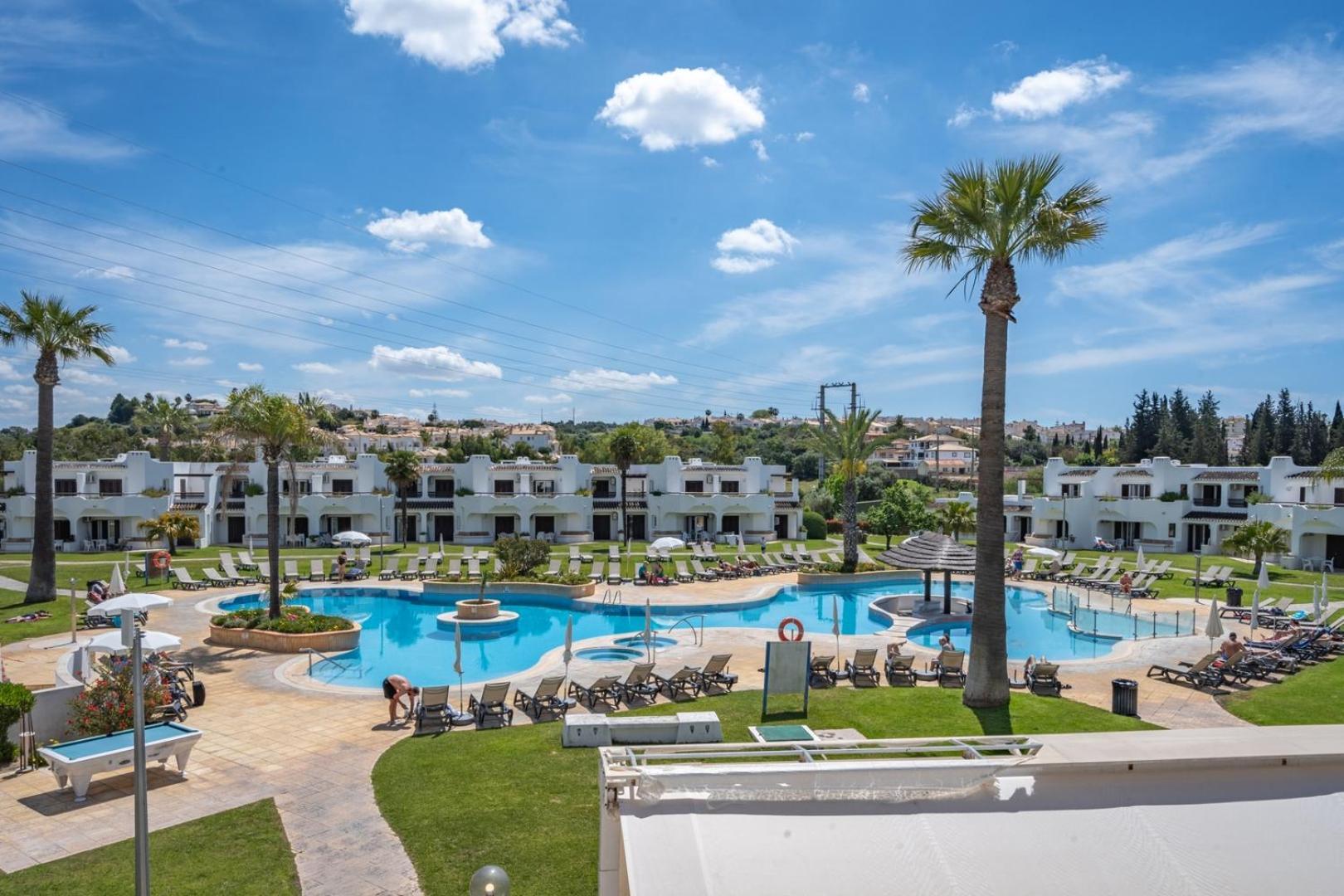 Apartamento Hostwise - Sunny Flat With A Balcony & Pool *