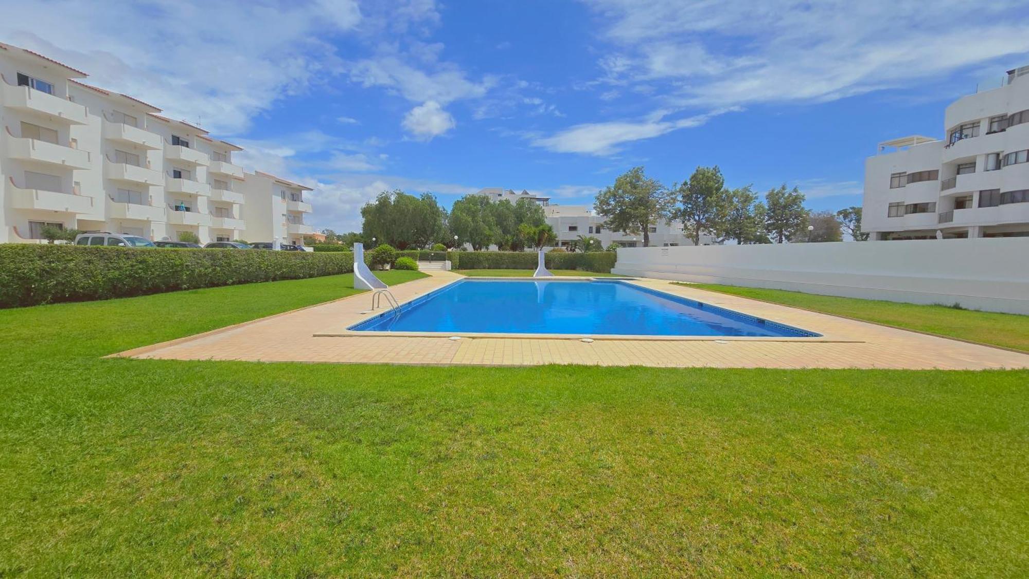 Eulalia With Pool And 5 Minutes From The Albufeira