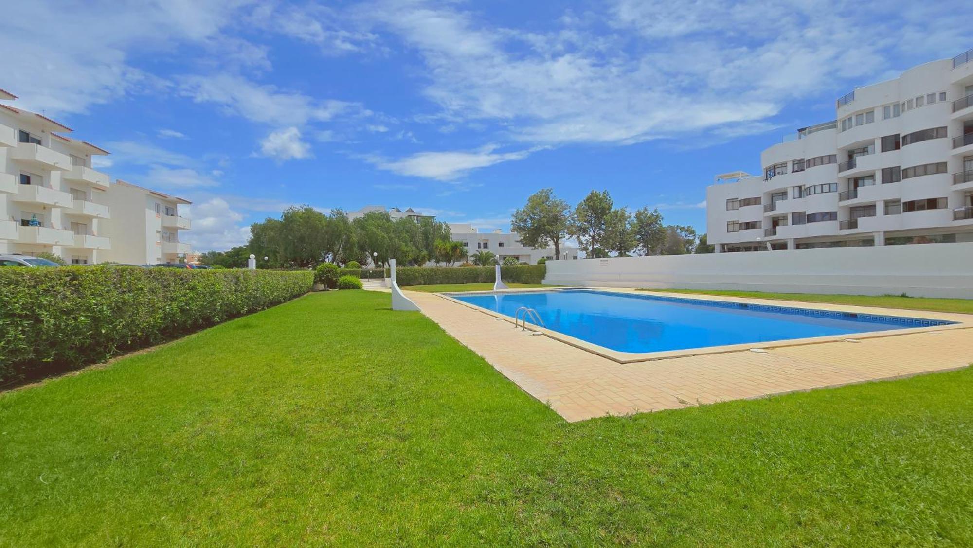 Eulalia With Pool And 5 Minutes From The Apartment
