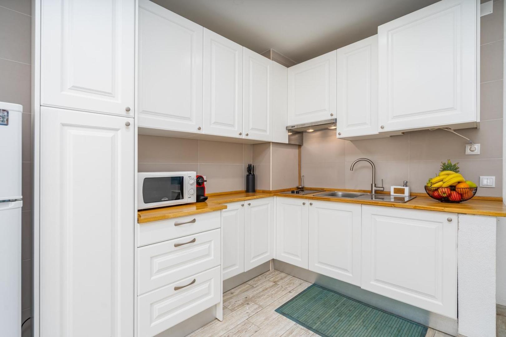 Hostwise - Seaside Charm Flat W/ Balcony Apartment