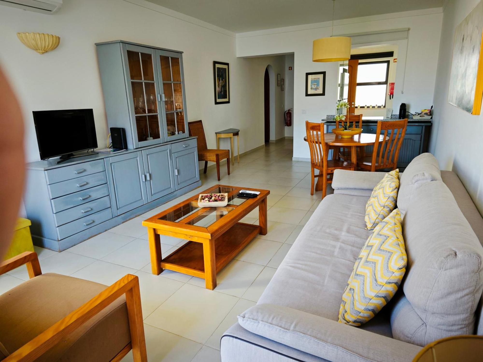 Charming & Modern Poente With Double Pool *
