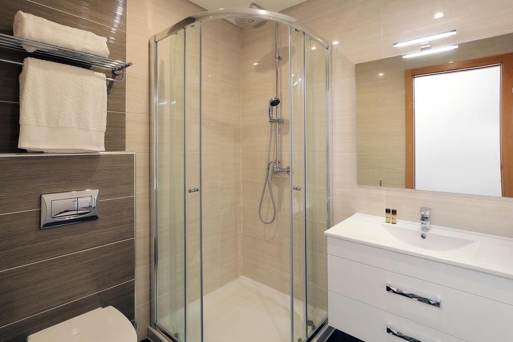 Sunfield - Only Adults 2*