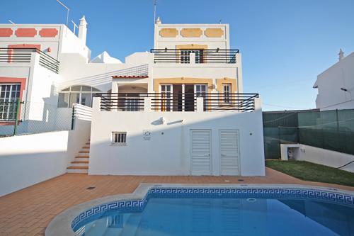 V4 Com Piscina Privada A 400 Metros Da * Albufeira
