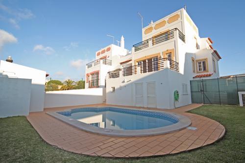 V4 Com Piscina Privada A 400 Metros Da *