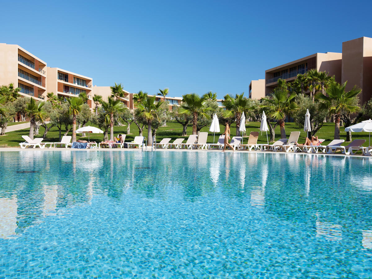Nau Salgados Lagoas Aparthotel 4*