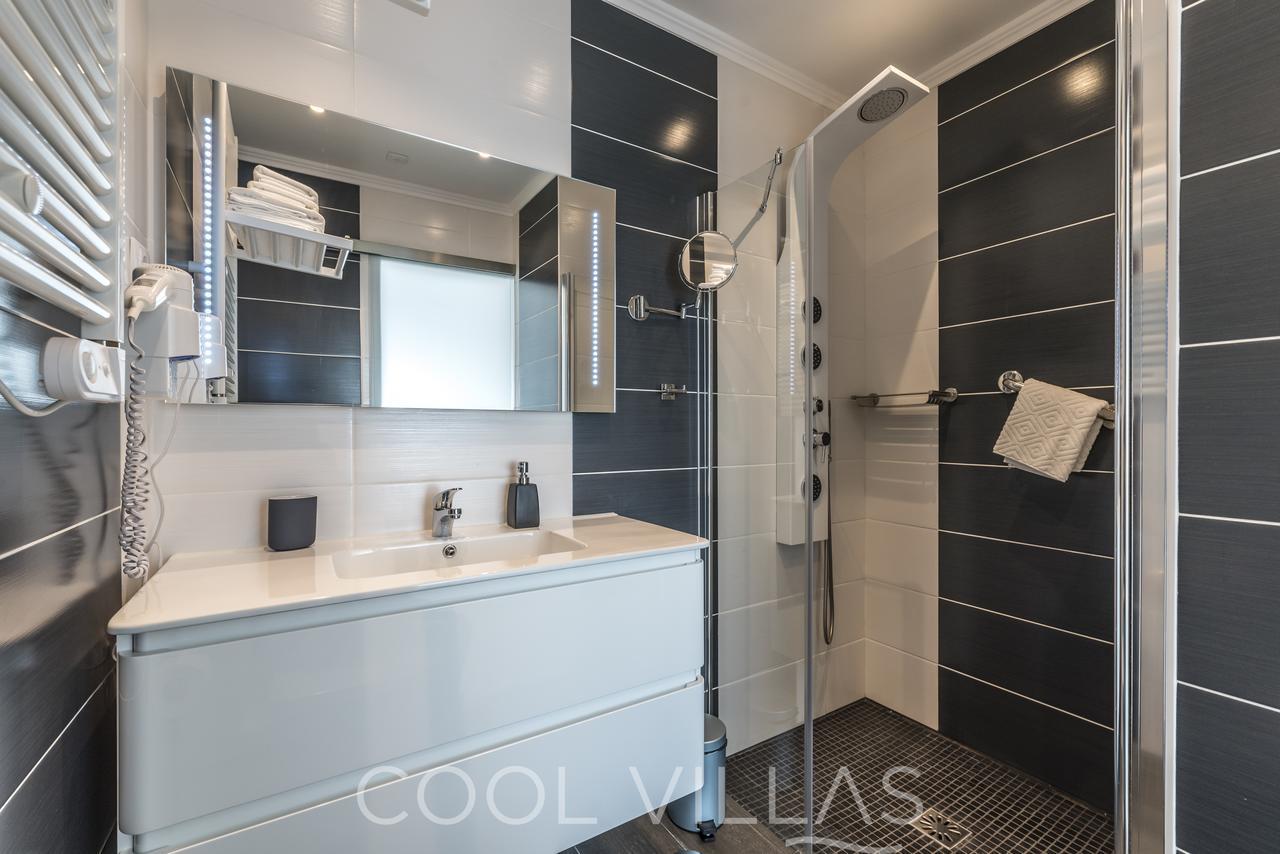 Apartment Sea Gem - Beachfront And City Center