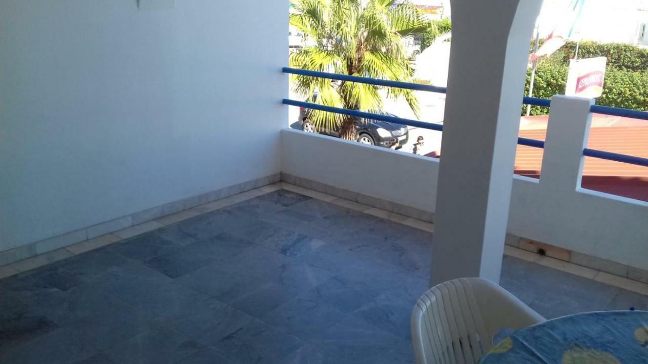 Apartment Oura Li *