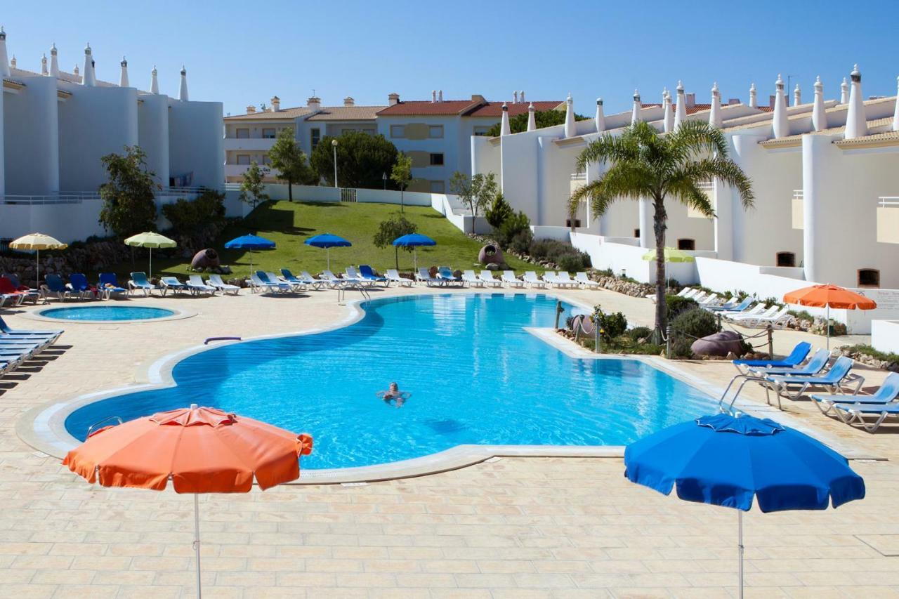Os A Ramos Na Da Gale Estao Inserido Em Com Piscina, Fica Apenas A 350 Metros Da Da Gale - Com Ar Condicionado Tanto Nos Quartos Na Sala, Smart Tv Com Prime Video E Cozinha Completa * Albufeira
