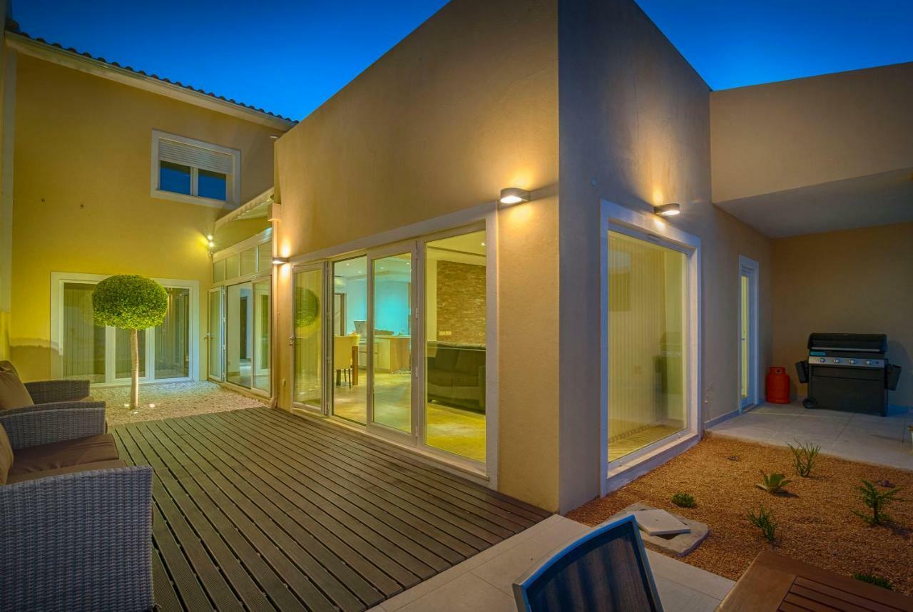 Aqua-jacuzzi-heatable Pool-sauna-gym-snooker * Albufeira