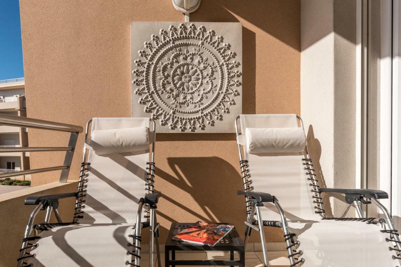 Beachfront Flat, Private Parking, Pools, Sea At Less Than 200 M (adults Only) * Albufeira