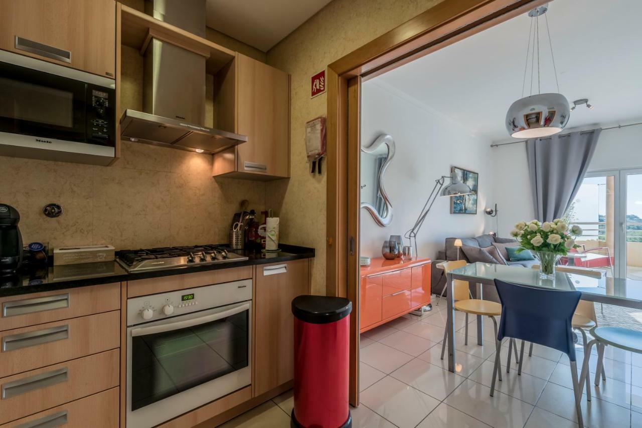 Apartment Beachfront Flat, Private Parking, Pools, Sea At Less Than 200 M (adults Only) Albufeira