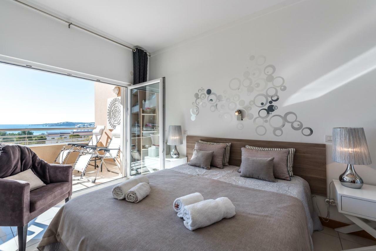 Beachfront Flat, Private Parking, Pools, Sea At Less Than 200 M (adults Only) Apartment *