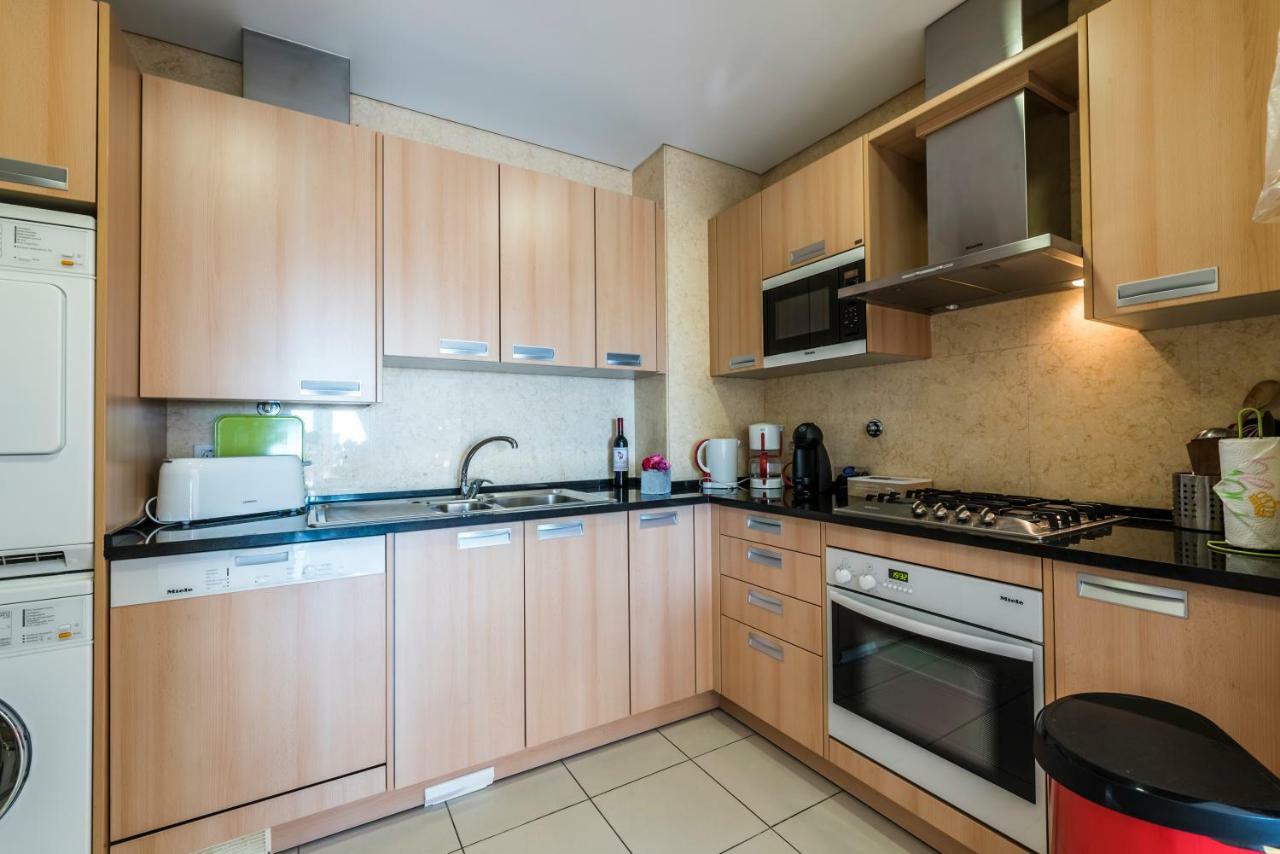 Apartment Beachfront Flat, Private Parking, Pools, Sea At Less Than 200 M (adults Only)