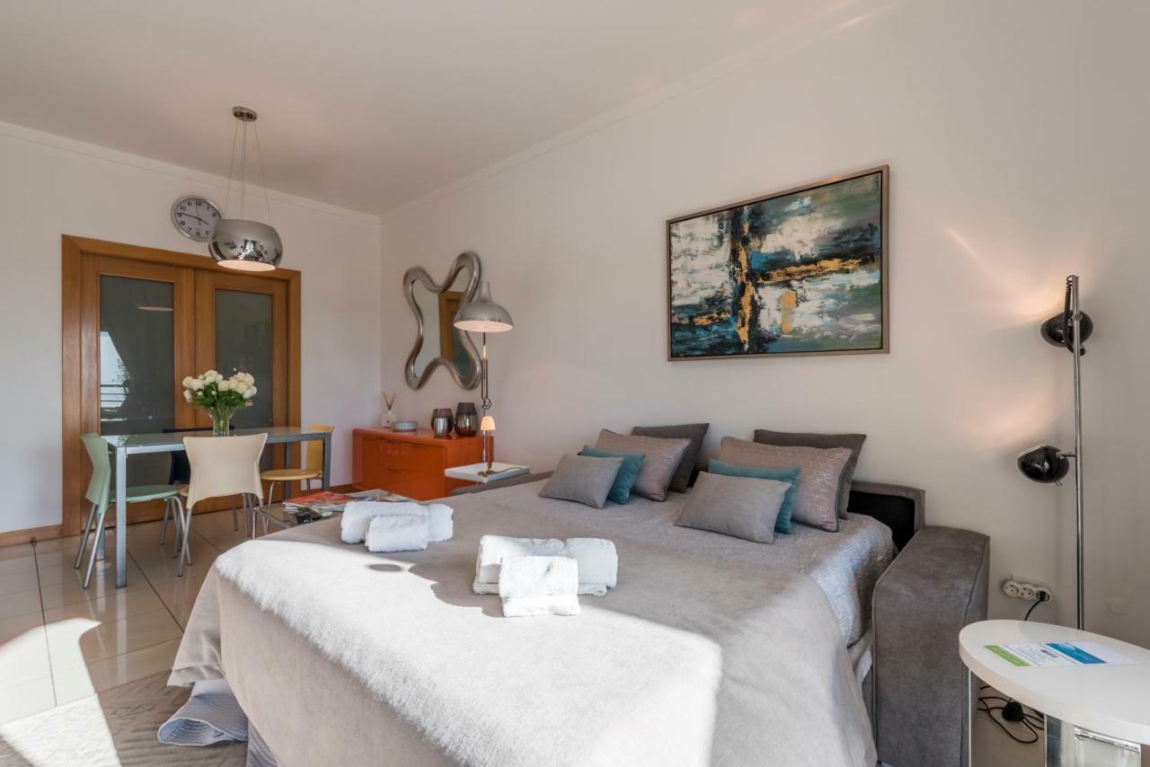 Beachfront Flat, Private Parking, Pools, Sea At Less Than 200 M (adults Only) Apartment Albufeira