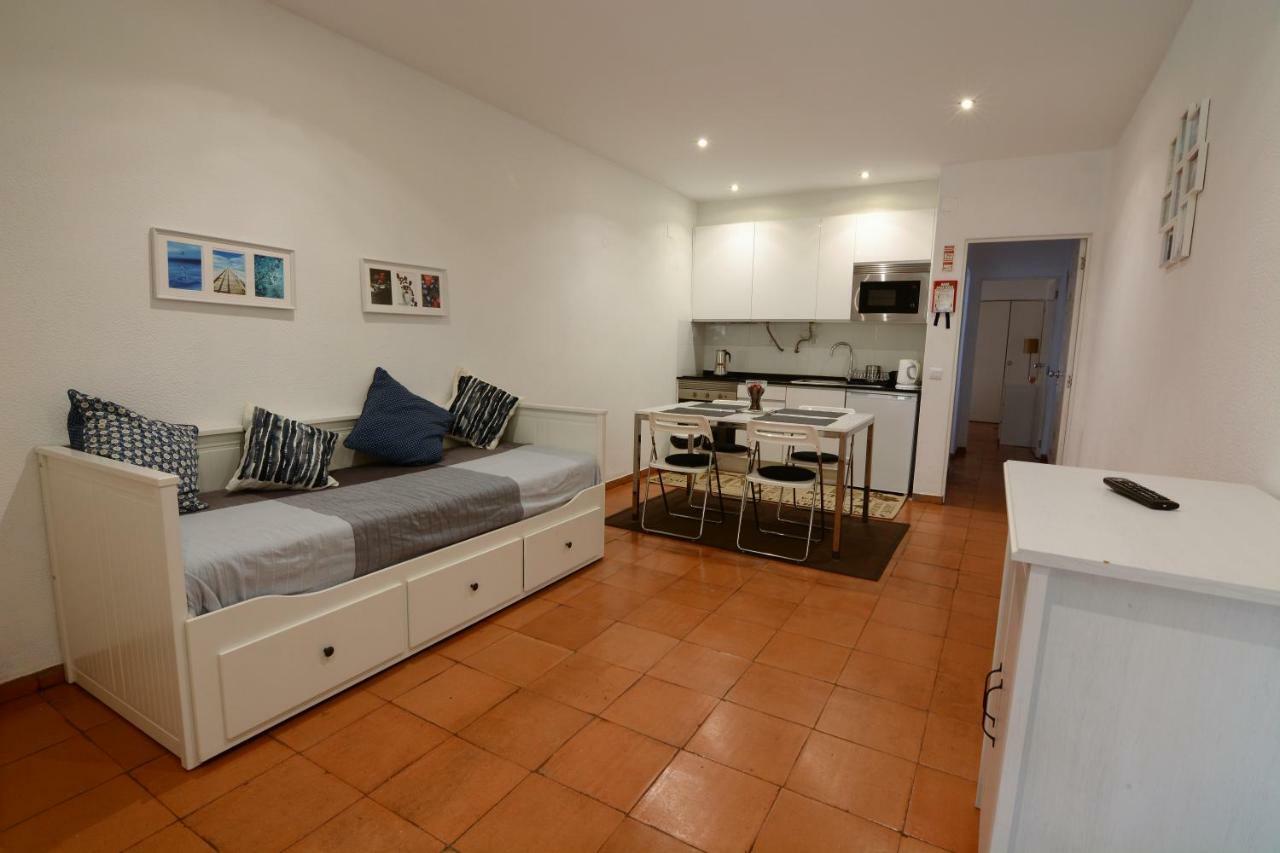 Charmosous Flat *