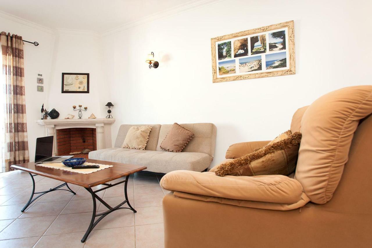 Appartement Os A Ramos Na Da Gale Estao Inserido Em Com Piscina, Fica Apenas A 350 Metros Da Da Gale - Com Ar Condicionado Tanto Nos Quartos Na Sala, Smart Tv Com Prime Video E Cozinha Completa