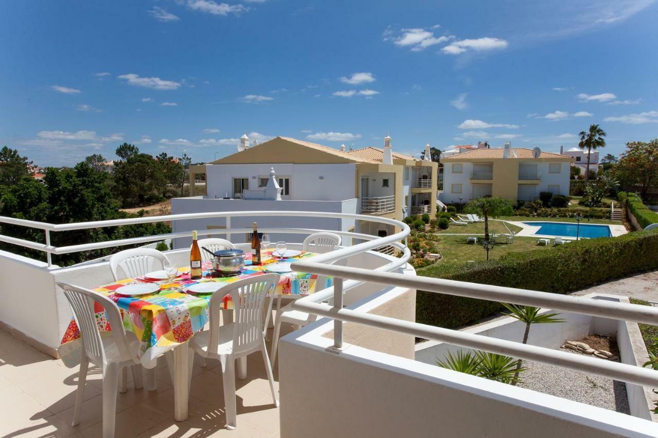 Appartement Os A Ramos Na Da Gale Estao Inserido Em Com Piscina, Fica Apenas A 350 Metros Da Da Gale - Com Ar Condicionado Tanto Nos Quartos Na Sala, Smart Tv Com Prime Video E Cozinha Completa Albufeira