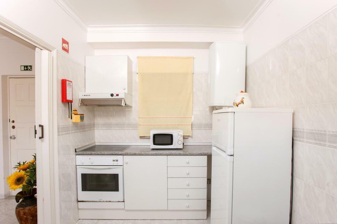 Apartment Ramos Palmeira Gale: Beachside With Pool And Smart Amenities *